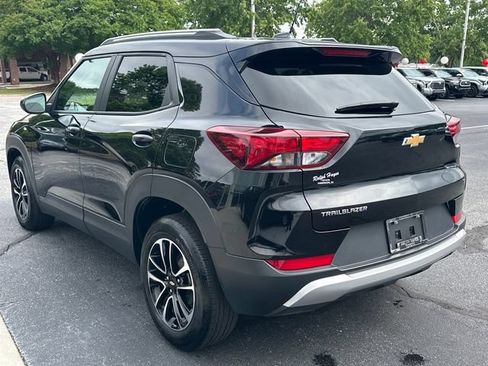 Used 2025 Chevrolet TrailBlazer LT FWD image 5