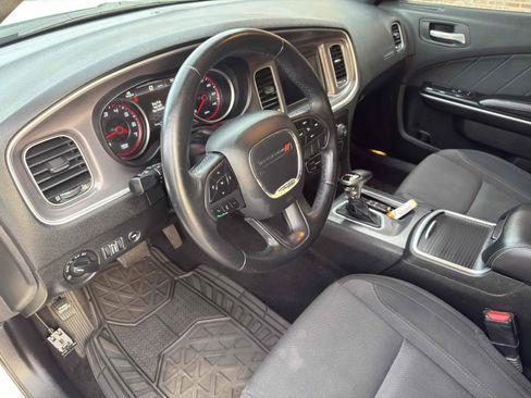 Used 2019 Dodge Charger SXT image 32