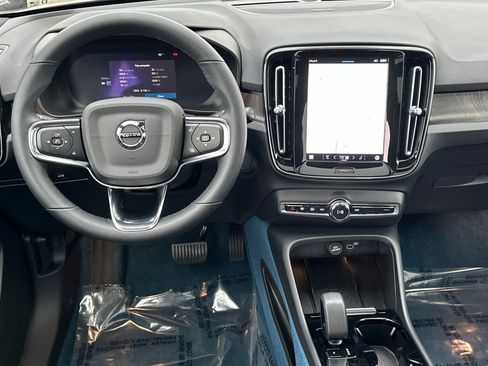 Certified 2023 Volvo XC40 Recharge Ultimate image 17