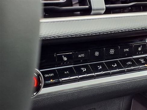 New 2026 Chevrolet Equinox LT w/ Convenience Package II image 4