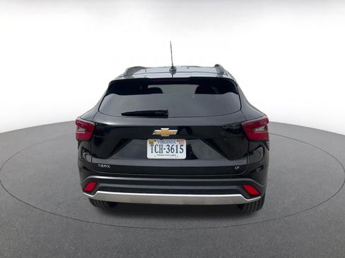 Used 2025 Chevrolet Trax LT FWD image 12