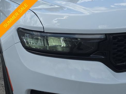 Certified 2022 Jeep Grand Cherokee Altitude AWD/4WD image 7