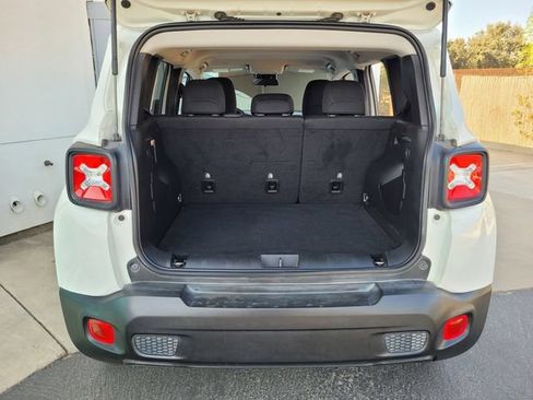 Used 2023 Jeep Renegade Latitude AWD/4WD image 27