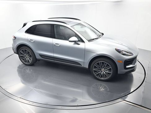 Certified 2026 Porsche Macan AWD/4WD image 39