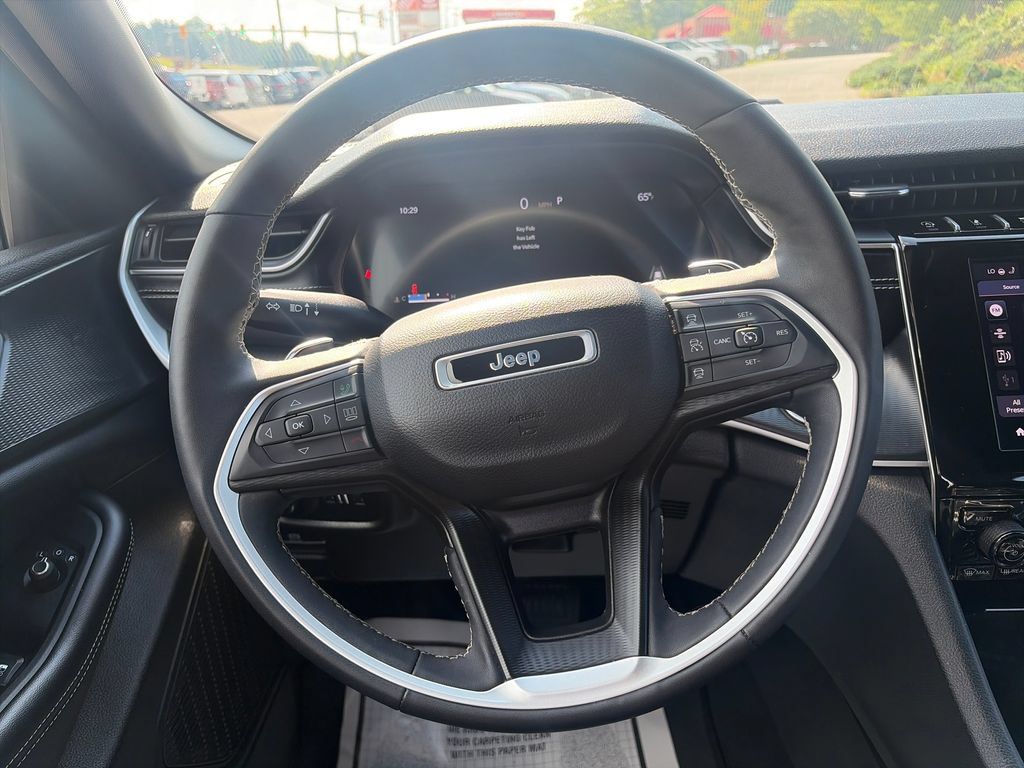Used 2024 Jeep Grand Cherokee Altitude AWD/4WD image 15