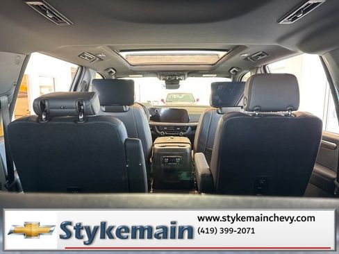 New 2026 Chevrolet Suburban High Country image 13