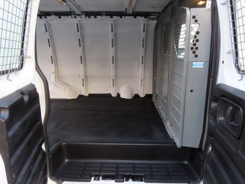 Used 2015 Chevrolet Express 2500 image 15