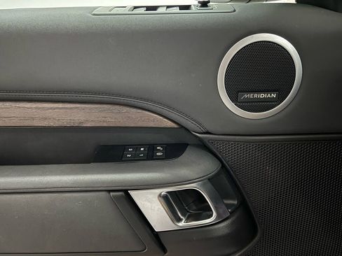 Used 2018 Land Rover Discovery HSE image 30