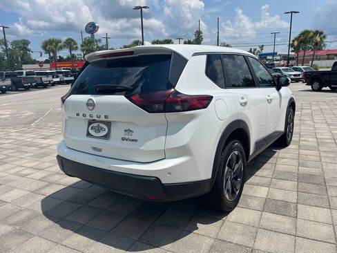 Used 2024 Nissan Rogue SV AWD/4WD image 6