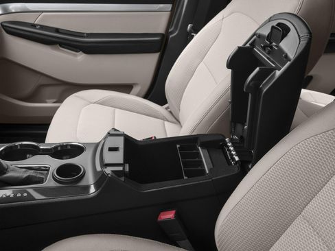 Used 2017 Ford Explorer XLT w/ Equipment Group 202A FWD image 9