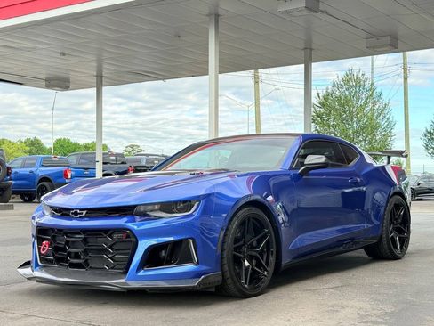 Used 2018 Chevrolet Camaro ZL1 RWD image 6