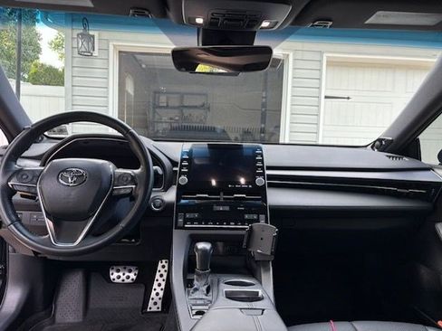 Used 2021 Toyota Avalon Touring FWD image 4