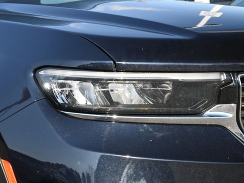 Used 2023 Jeep Grand Cherokee Limited w/ Luxury Tech Group II image 12