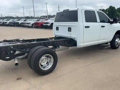 Used 2024 RAM 3500 Tradesman w/ Chrome Appearance Group AWD/4WD image 8