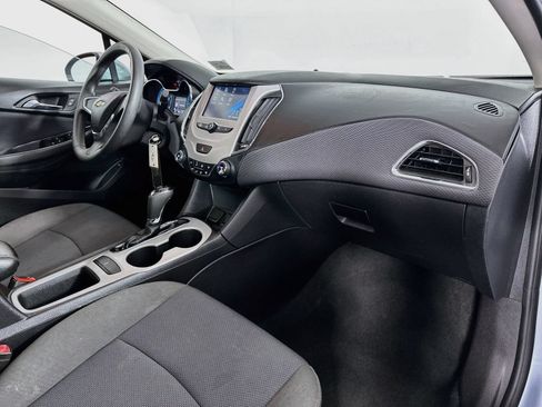 Used 2017 Chevrolet Cruze LS FWD image 26