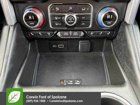 Used 2024 GMC Yukon XL SLT image 34