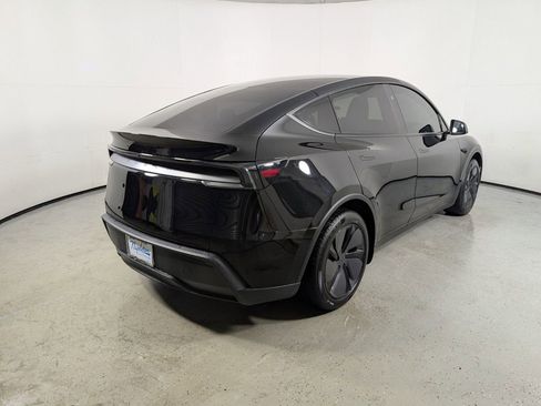 Used 2026 Tesla Model Y Long Range image 7
