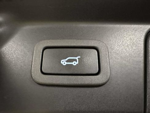 Used 2020 Land Rover Range Rover Velar R-Dynamic S AWD/4WD image 13