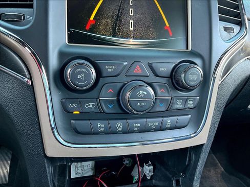 Used 2017 Jeep Grand Cherokee Limited w/ Trailer Tow Group IV AWD/4WD image 15