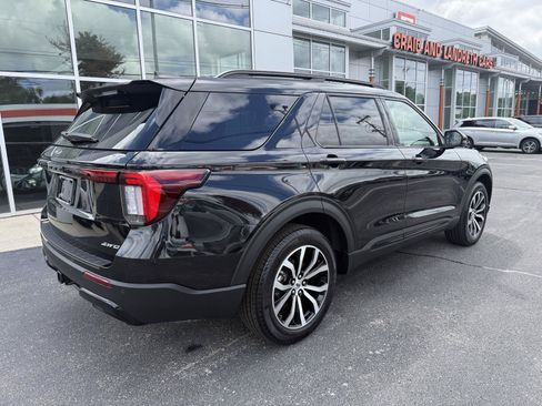 Used 2025 Ford Explorer ST-Line AWD/4WD image 2