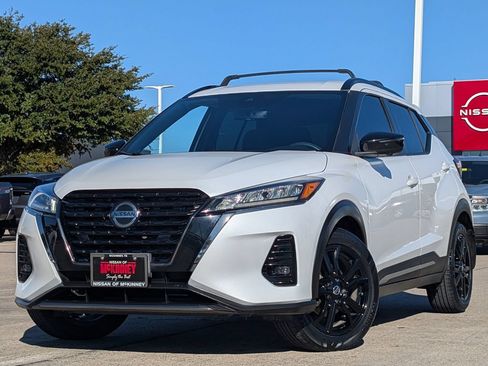 Used 2021 Nissan Kicks SR w/ Interior Electronics Package FWD image 2