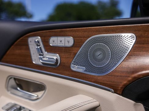 Used 2023 Mercedes-Benz GLS 450 4MATIC image 23