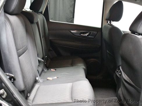 Used 2017 Nissan Rogue SV image 19