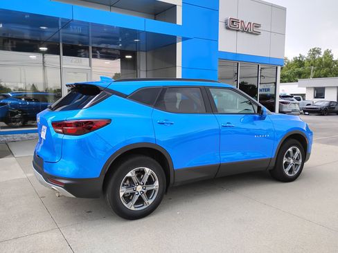 Used 2024 Chevrolet Blazer LT w/ Convenience Package FWD image 6