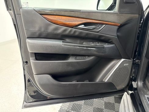Used 2015 Cadillac Escalade 4WD image 11