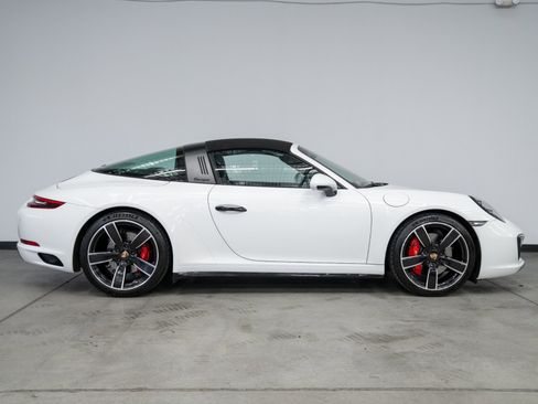 Used 2019 Porsche 911 Targa 4S AWD/4WD image 17