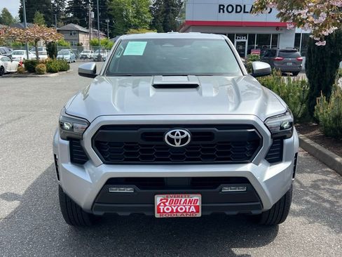Used 2024 Toyota Tacoma TRD Sport AWD/4WD image 5