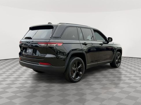 Certified 2023 Jeep Grand Cherokee Limited w/ Black Appearance Package AWD/4WD image 11