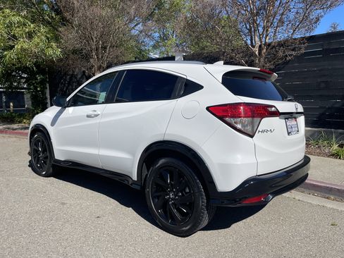 Used 2022 Honda HR-V Sport image 3