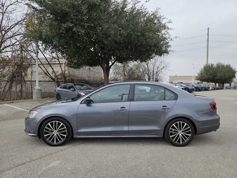 Used 2016 Volkswagen Jetta Sport image 4