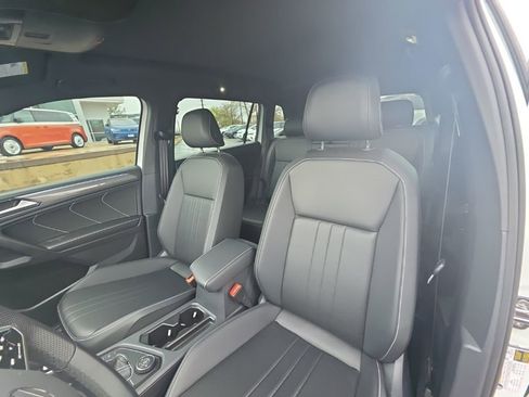 Certified 2024 Volkswagen Tiguan SE R-Line image 11