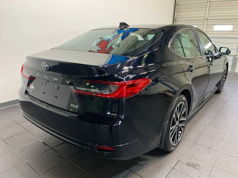 Used 2025 Toyota Camry XLE image 4