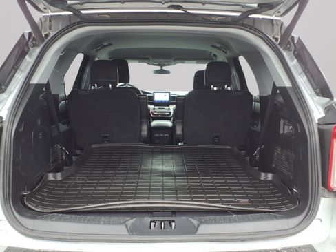 Used 2020 Ford Explorer XLT w/ Equipment Group 202A image 9