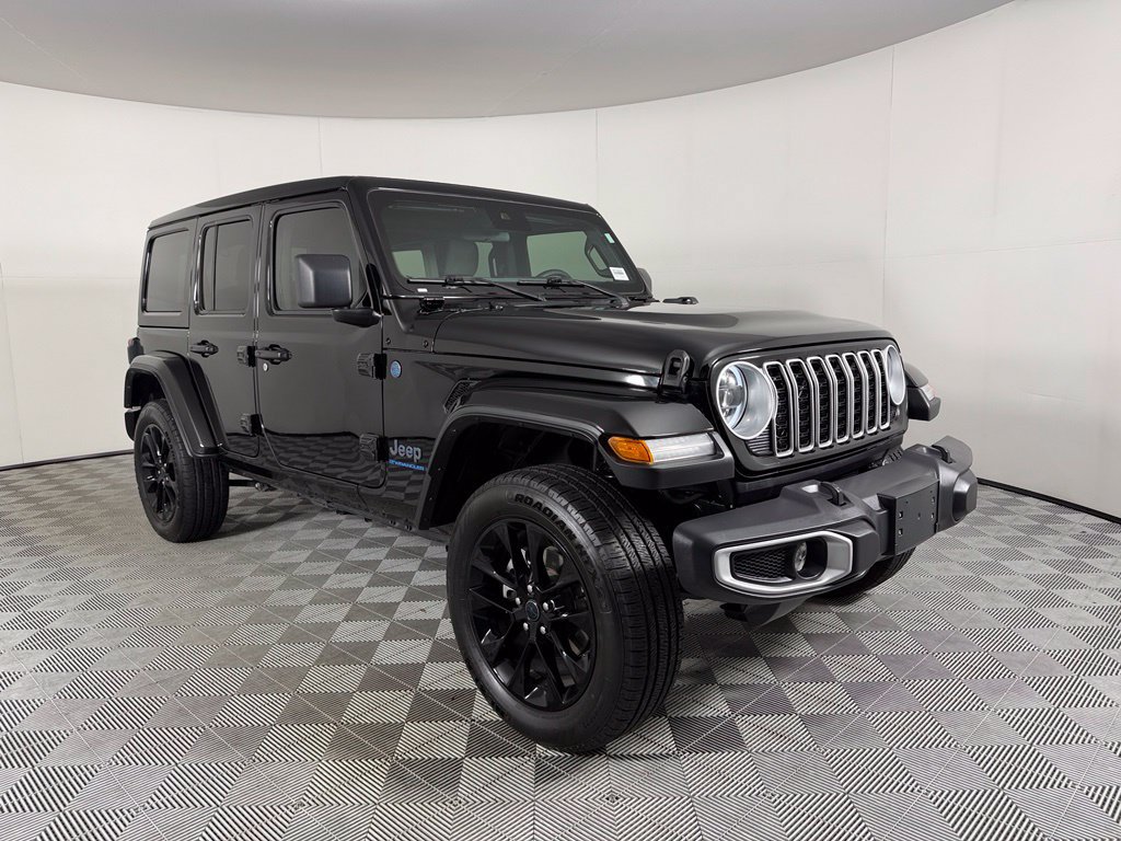 Used 2025 Jeep Wrangler Unlimited Sahara w/ Safety Group AWD/4WD image 4