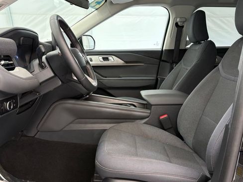 Used 2025 Ford Explorer Active AWD/4WD image 15