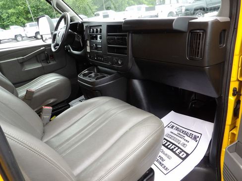 Used 2022 GMC Savana 3500 Extended w/ Power Convenience Package RWD image 27