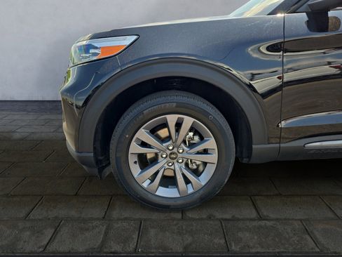 Used 2023 Ford Explorer XLT w/ Equipment Group 202A AWD/4WD image 26