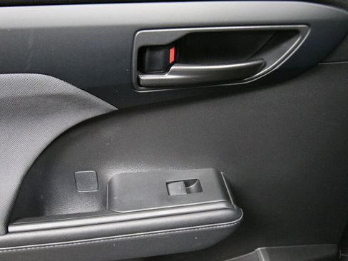 Certified 2024 Toyota Highlander LE image 20