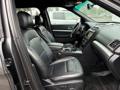 Used 2016 Ford Explorer XLT w/ Equipment Group 202A FWD image 6
