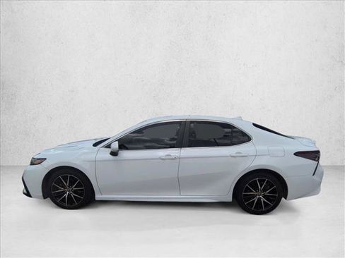 Used 2023 Toyota Camry SE FWD image 9