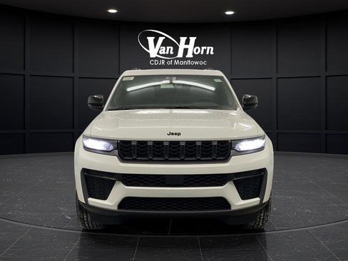 New 2026 Jeep Grand Cherokee Altitude image 12