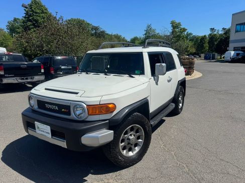 Used 2012 Toyota FJ Cruiser 4WD w/ Upgrade Pkg image 3