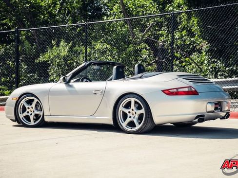 Used 2006 Porsche 911 Carrera RWD image 3