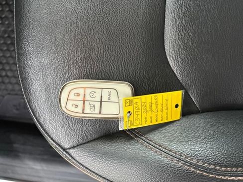 Used 2024 Jeep Compass Latitude image 30