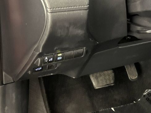 Used 2022 Toyota Corolla Cross XLE w/ Convenience Package image 14