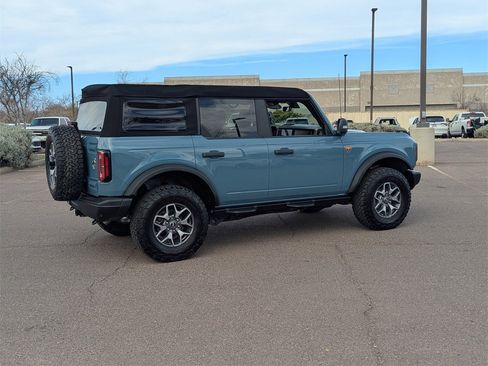 Used 2023 Ford Bronco Badlands image 7